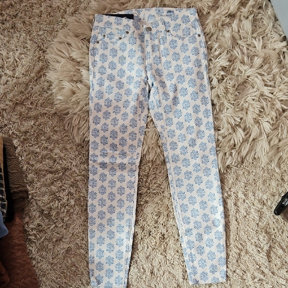 Vineyard Vines White and Blue Patterned Jeans